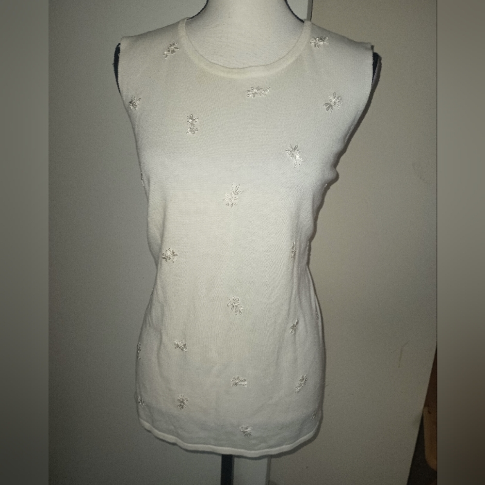 New Elegant White Sleeveless Knit Top